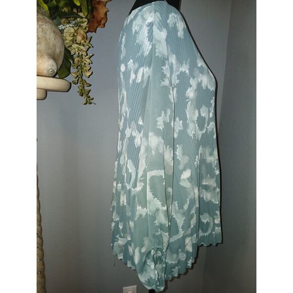 Nine West Pleated Blouse Womens Large Teal Abstract Print Balloon Sleeve Chiffon - Picture 2 of 5